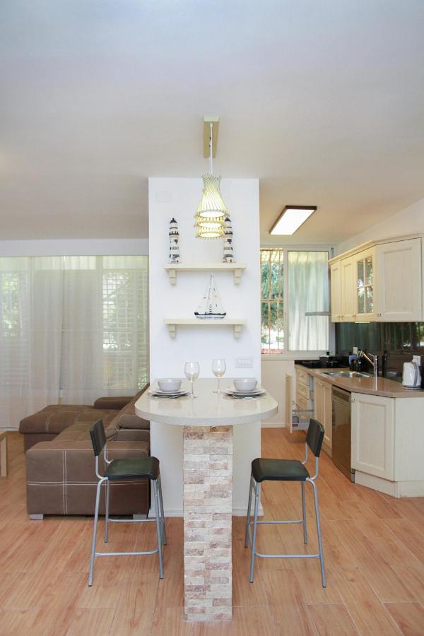 Apartments4You Betti 바트얌 외부 사진