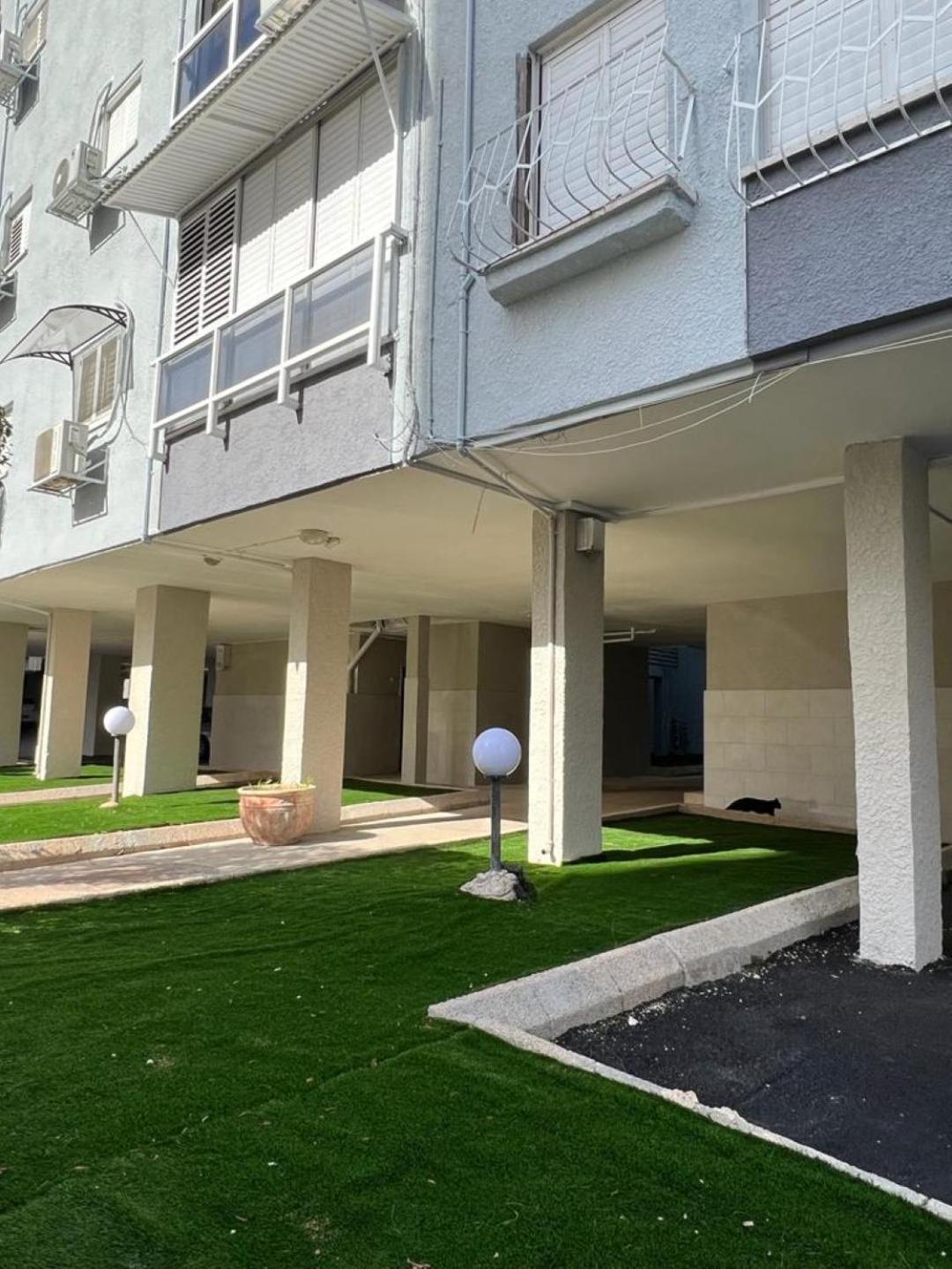 Apartments4You Betti 바트얌 외부 사진